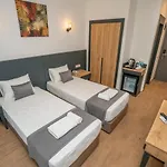 Kensington Bed and Breakfast Μαρμαρίς